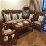 Sofa gỗ tôn lên vẻ đẹp hiện đại cho không gian phòng khách